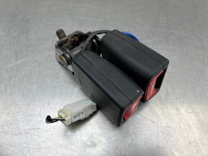 Bakre bältesspänne, höger från en Hyundai i20 1.2i 16V 2009