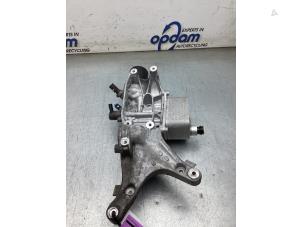 Gebruikte Oliefilterhuis Volkswagen Polo VI (AW1) 2.0 GTI Turbo 16V Prijs € 50,00 Margeregeling aangeboden door Gebr Opdam B.V.