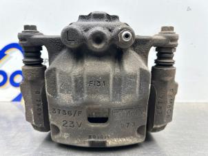 Gebruikte Remklauw (Tang) links-voor Ford Fiesta 6 (JA8) 1.0 SCI 12V 80 Prijs € 50,00 Margeregeling aangeboden door Gebr Opdam B.V.