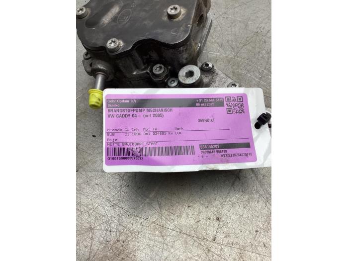 Brandstofpomp Mechanisch van een Volkswagen Caddy Combi III (2KB,2KJ) 1.9 TDI 2005