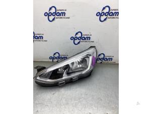 Begagnade Strålkastare, vänster Ford Focus 4 Wagon 1.0 Ti-VCT EcoBoost 12V 125 Pris € 250,00 Marginaltabell erbjuds av Gebr Opdam B.V.