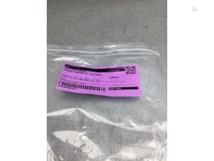 Używane Wtryskiwacz (Diesel) Peugeot Partner (EA//EF/EN/EU) 1.6 BlueHDi 100 Cena € 60,00 Procedura marży oferowane przez Gebr Opdam B.V.