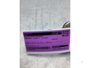 Gebruikte Brandstofpomp Mechanisch Mercedes C (W205) C-180 1.5 EQ Boost Prijs € 125,00 Margeregeling aangeboden door Gebr Opdam B.V.