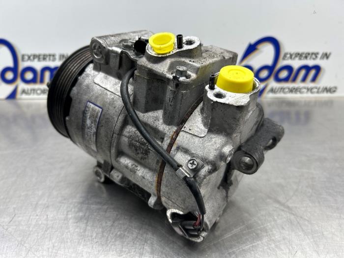 Luftkonditioneringspump från en Mercedes-Benz ML I (163) 270 2.7 CDI 20V 2002