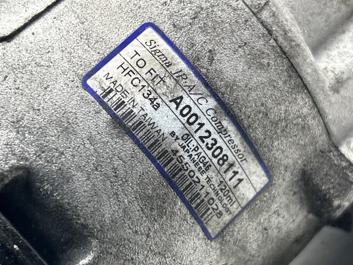 Luftkonditioneringspump från en Mercedes-Benz ML I (163) 270 2.7 CDI 20V 2002