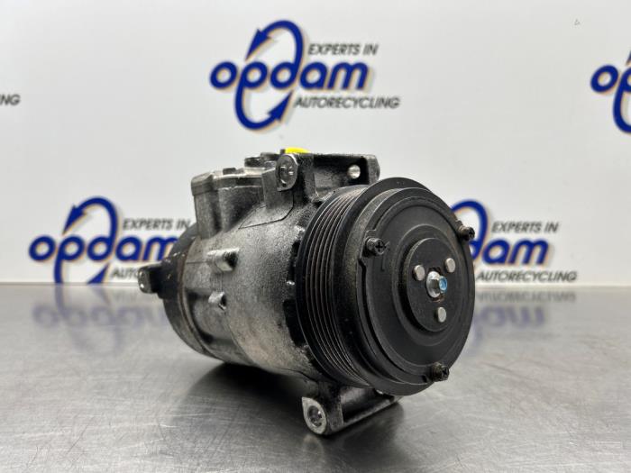 Luftkonditioneringspump från en Mercedes-Benz ML I (163) 270 2.7 CDI 20V 2002