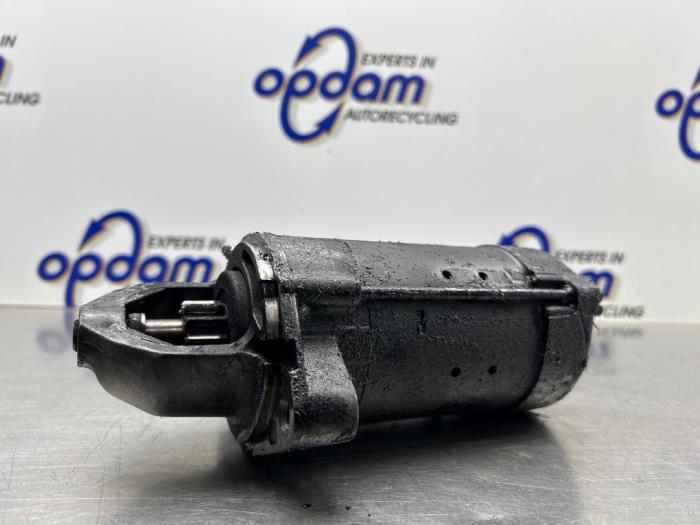 Startmotor från en Mercedes-Benz ML I (163) 270 2.7 CDI 20V 2002