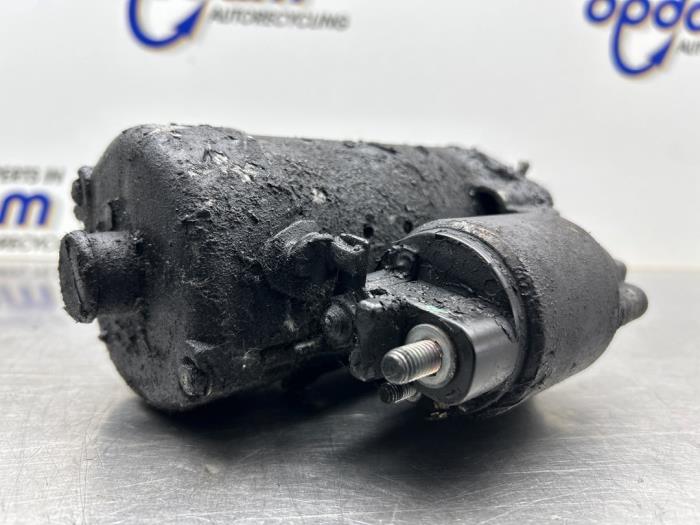 Startmotor från en Mercedes-Benz ML I (163) 270 2.7 CDI 20V 2002