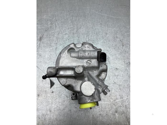 Aircopomp van een Audi Q3 (F3B) 1.5 35 TFSI 16V 2019