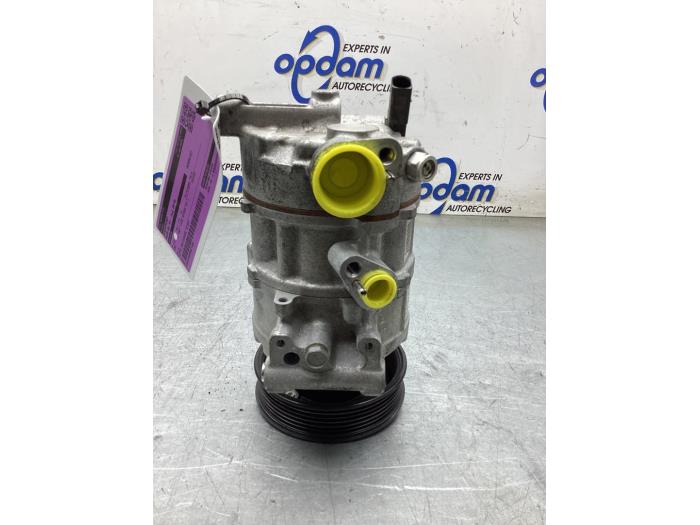 Aircopomp van een Audi Q3 (F3B) 1.5 35 TFSI 16V 2019