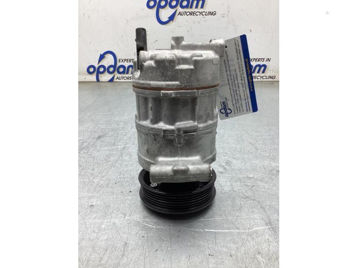 Aircopomp van een Audi Q3 (F3B) 1.5 35 TFSI 16V 2019