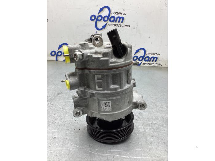 Aircopomp van een Audi Q3 (F3B) 1.5 35 TFSI 16V 2019