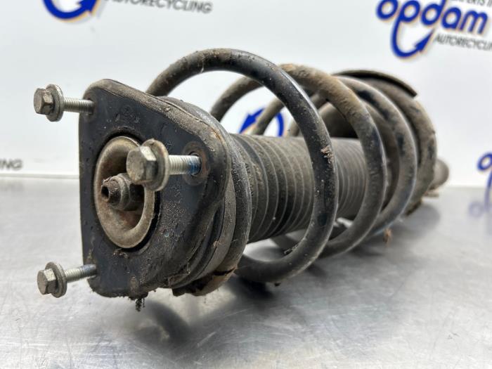 Stötdämparstång, höger fram från en Ford Focus C-Max 1.8 16V 2006