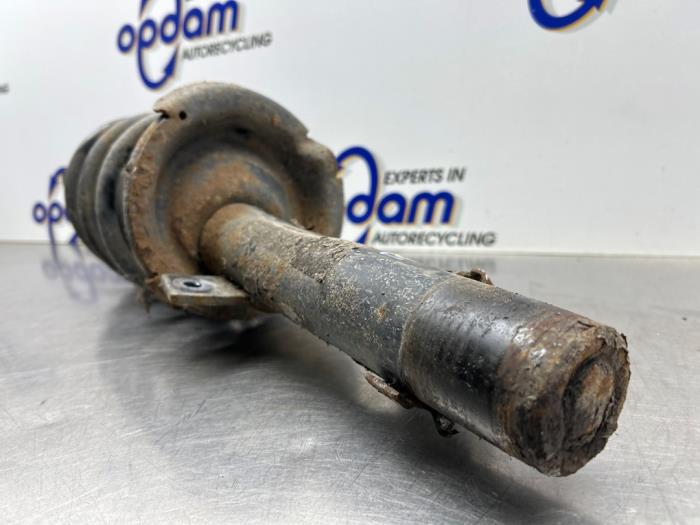 Stötdämparstång, höger fram från en Ford Focus C-Max 1.8 16V 2006