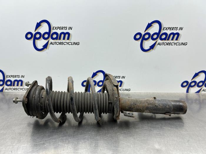 Stötdämparstång, höger fram från en Ford Focus C-Max 1.8 16V 2006