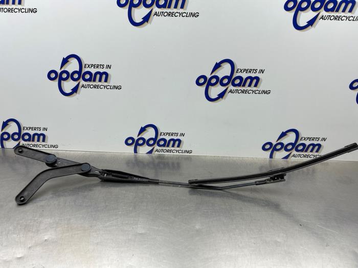 Främre torkararm från en Ford Focus C-Max 1.8 16V 2006