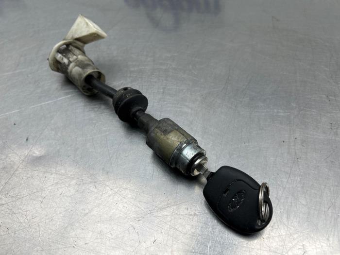 Slotmechaniek Motorkap van een Ford Focus C-Max 1.8 16V 2006