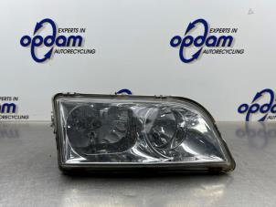 Gebruikte Koplamp rechts Volvo S40 (VS) 1.8 16V Prijs € 40,00 Margeregeling aangeboden door Gebr Opdam B.V.