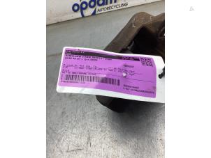 Begagnade Främre bromsok, höger Audi A4 Avant (B8) 1.8 TFSI 16V Pris € 50,00 Marginaltabell erbjuds av Gebr Opdam B.V.