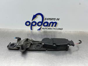 Begagnade Centrallåsmotor Volkswagen Eos (1F7/F8) 3.2 V6 24V Pris € 75,00 Marginaltabell erbjuds av Gebr Opdam B.V.