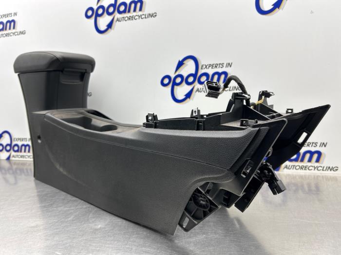 Armstöd från en Opel Astra K Sports Tourer 1.0 Turbo 12V 2017