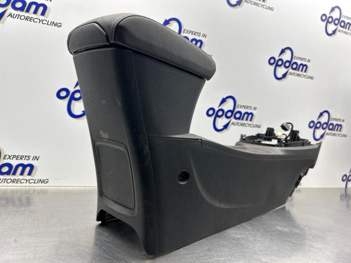 Armstöd från en Opel Astra K Sports Tourer 1.0 Turbo 12V 2017