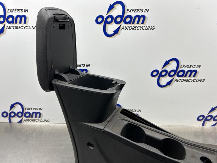 Armstöd från en Opel Astra K Sports Tourer 1.0 Turbo 12V 2017