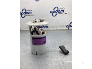 Gebruikte Benzinepomp Renault Scénic IV (RFAJ) 1.2 TCE 115 16V Prijs € 100,00 Margeregeling aangeboden door Gebr Opdam B.V.