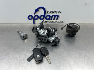 Begagnade Cylinderlåsuppsättning (komplett) Volkswagen Up! (121) 1.0 12V 60 Pris € 100,00 Marginaltabell erbjuds av Gebr Opdam B.V.