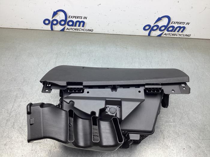 Dashboardkastje van een Opel Crossland (X) 1.2 Turbo 12V 2019