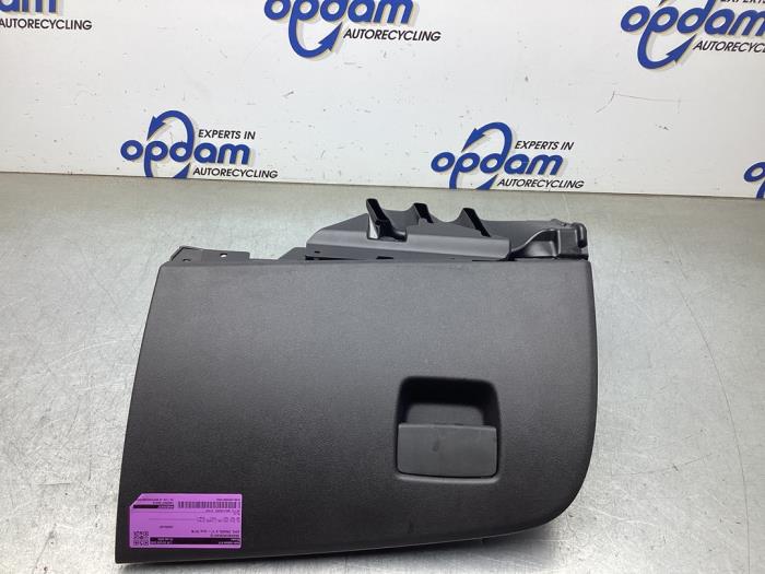 Dashboardkastje van een Opel Crossland (X) 1.2 Turbo 12V 2019