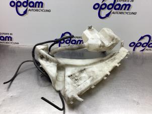 Begagnade Pump, vindrutespolare Volvo V50 (MW) 1.8 16V Pris € 50,00 Marginaltabell erbjuds av Gebr Opdam B.V.