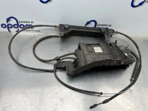 Begagnade Parkeringsbromsmotor Renault Scénic II (JM) 2.0 16V Pris € 300,00 Marginaltabell erbjuds av Gebr Opdam B.V.