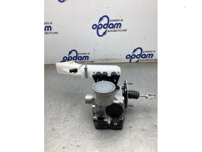 Bromsservo från en Kia Niro I (DE) E-Niro 64 kWh 2021