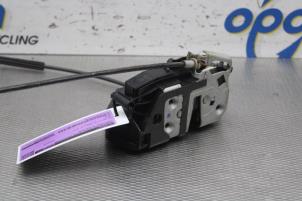 Używane Mechanizm blokady drzwi prawych przednich wersja 4-drzwiowa Ford C-Max (DXA) 2.0 16V Energi Cena € 50,00 Procedura marży oferowane przez Gebr Opdam B.V.