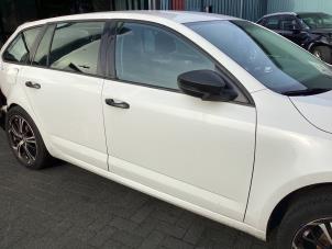 Gebruikte Portier 4Deurs rechts-voor Skoda Octavia Combi (5EAC) 1.2 TSI 16V Prijs € 700,00 Margeregeling aangeboden door Gebr Opdam B.V.
