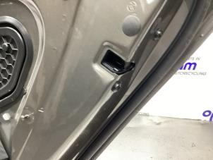 Begagnade Dörrmekanism, 4-dörrars, höger bak Audi A3 Sportback (8VA/8VF) 1.4 TFSI 16V Pris på förfrågan erbjuds av Gebr Opdam B.V.