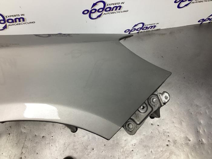 Framskärm, höger från en Skoda Fabia II (5J) 1.6i 16V 2010