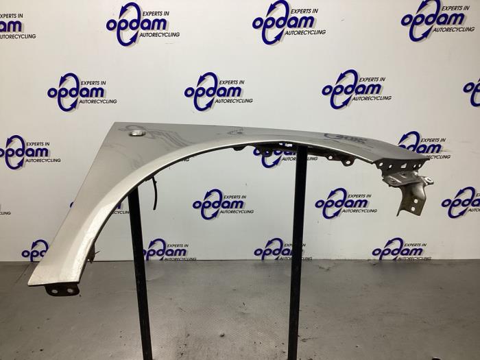 Framskärm, höger från en Skoda Fabia II (5J) 1.6i 16V 2010