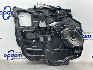 Używane Mechanizm szyby lewej przedniej wersja 4-drzwiowa Mazda 5 (CWA9) 2.0i 16V Cena € 50,00 Procedura marży oferowane przez Gebr Opdam B.V.