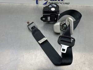 Używane Pas bezpieczenstwa prawy tyl Mazda 5 (CWA9) 2.0i 16V Cena € 50,00 Procedura marży oferowane przez Gebr Opdam B.V.