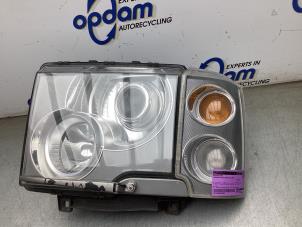 Używane Reflektor lewy Landrover Range Rover III (LM) 4.4 V8 32V Cena € 425,00 Procedura marży oferowane przez Gebr Opdam B.V.