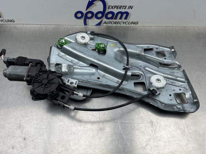Raammechaniek 2Deurs links-achter van een Renault Megane II CC (EM) 2.0 16V 2004