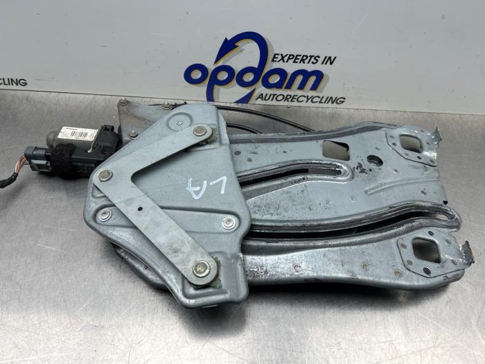Raammechaniek 2Deurs links-achter van een Renault Megane II CC (EM) 2.0 16V 2004