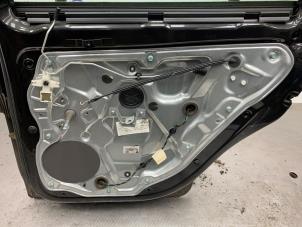 Begagnade Fönstermekanism för bakre dörr, 4-dörrars, höger Volkswagen Polo IV (9N1/2/3) 1.4 16V 75 Pris på förfrågan erbjuds av Gebr Opdam B.V.