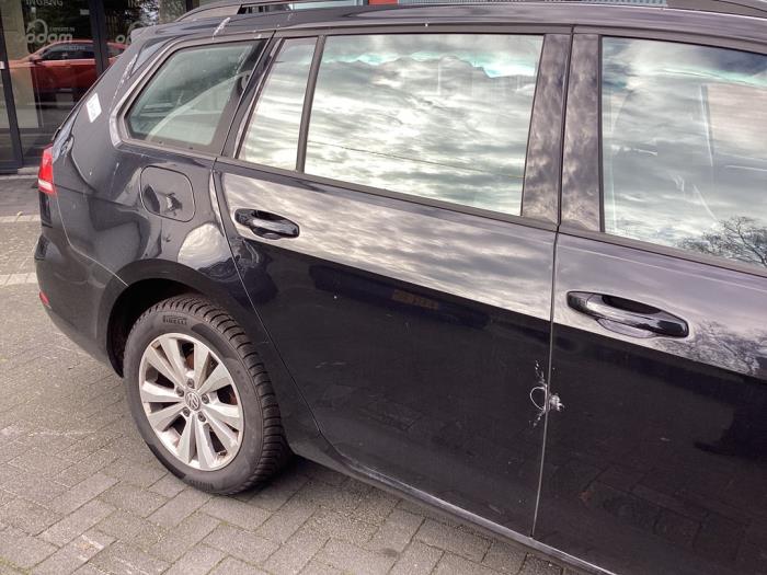 Bakdörr, 4-dörrars, höger från en Volkswagen Golf VII Variant (AUVV) 1.0 TSI 12V BlueMotion Technology 2020