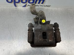 Gebruikte Remklauw (Tang) links-achter Hyundai i10 (F5) 1.1i 12V Prijs € 50,00 Margeregeling aangeboden door Gebr Opdam B.V.