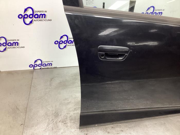 Framdörr, 4-dörrars, höger från en Chevrolet Spark (M300) 1.0 16V Bifuel 2011