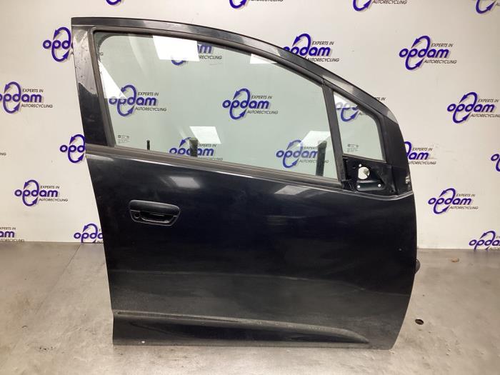 Framdörr, 4-dörrars, höger från en Chevrolet Spark (M300) 1.0 16V Bifuel 2011