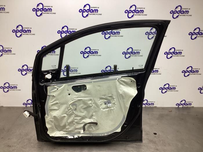 Framdörr, 4-dörrars, höger från en Chevrolet Spark (M300) 1.0 16V Bifuel 2011